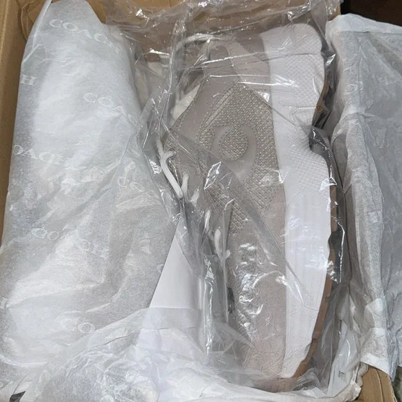 Brand new coach women sneakers size 9.5B - Picture 3 of 5